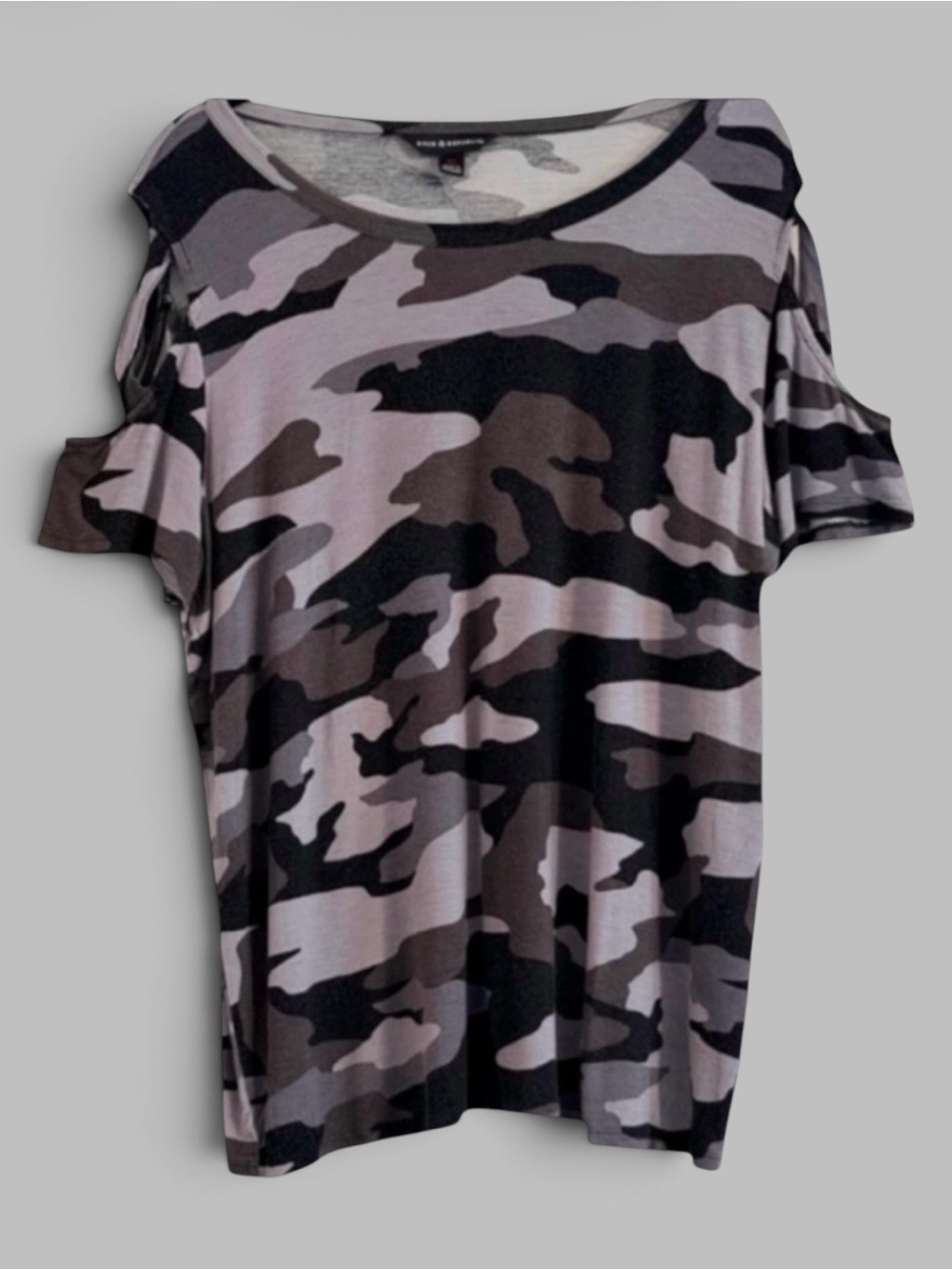 Rock & Republic Cold-Shoulder Camo Cage Top Black & Gray Size XL